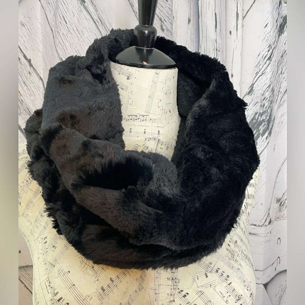 Denver Hayes Infinity Scarf/Hood Reversible Faux Fur/Cable Knit